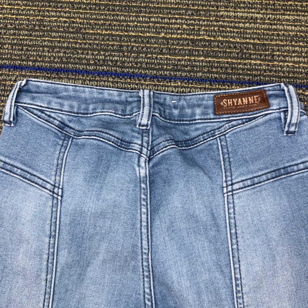 Shyanne Flare Jeans Women 26 Light Blue Excellent Western High Rise Bell Bottom - Picture 8 of 9
